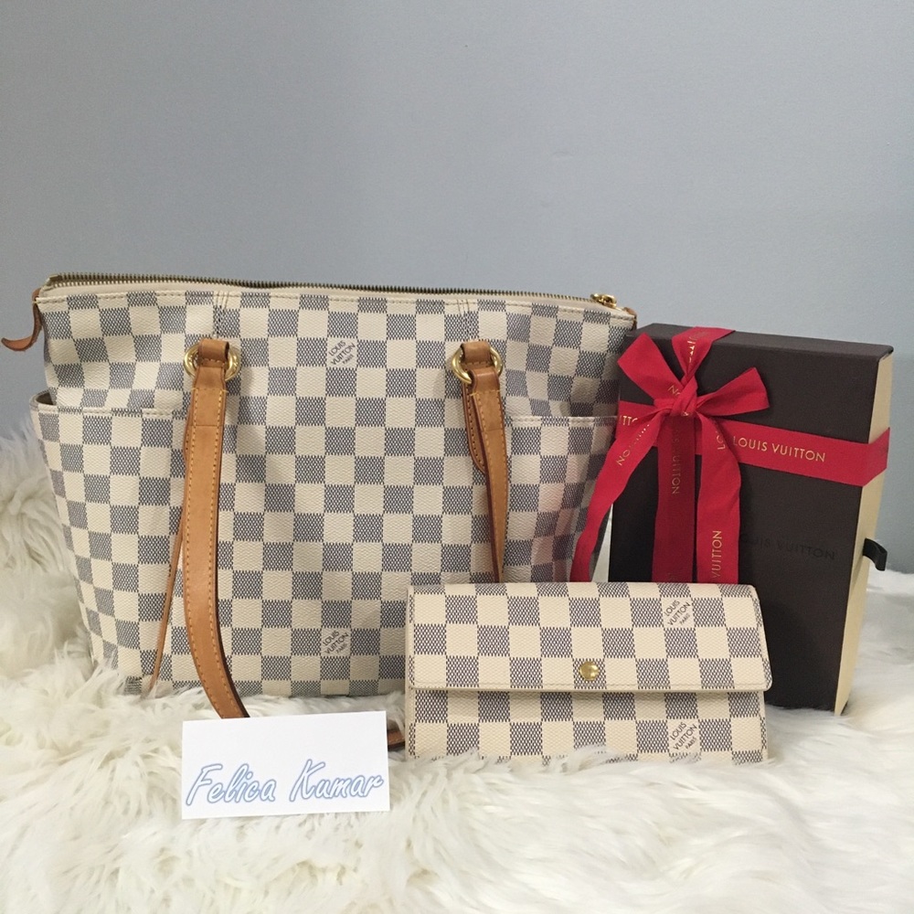 Wallet is SOLD LV Totally pm bag still available.